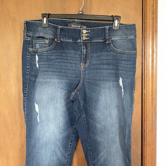 Torrid distressed jegging 22T - Picture 5 of 15